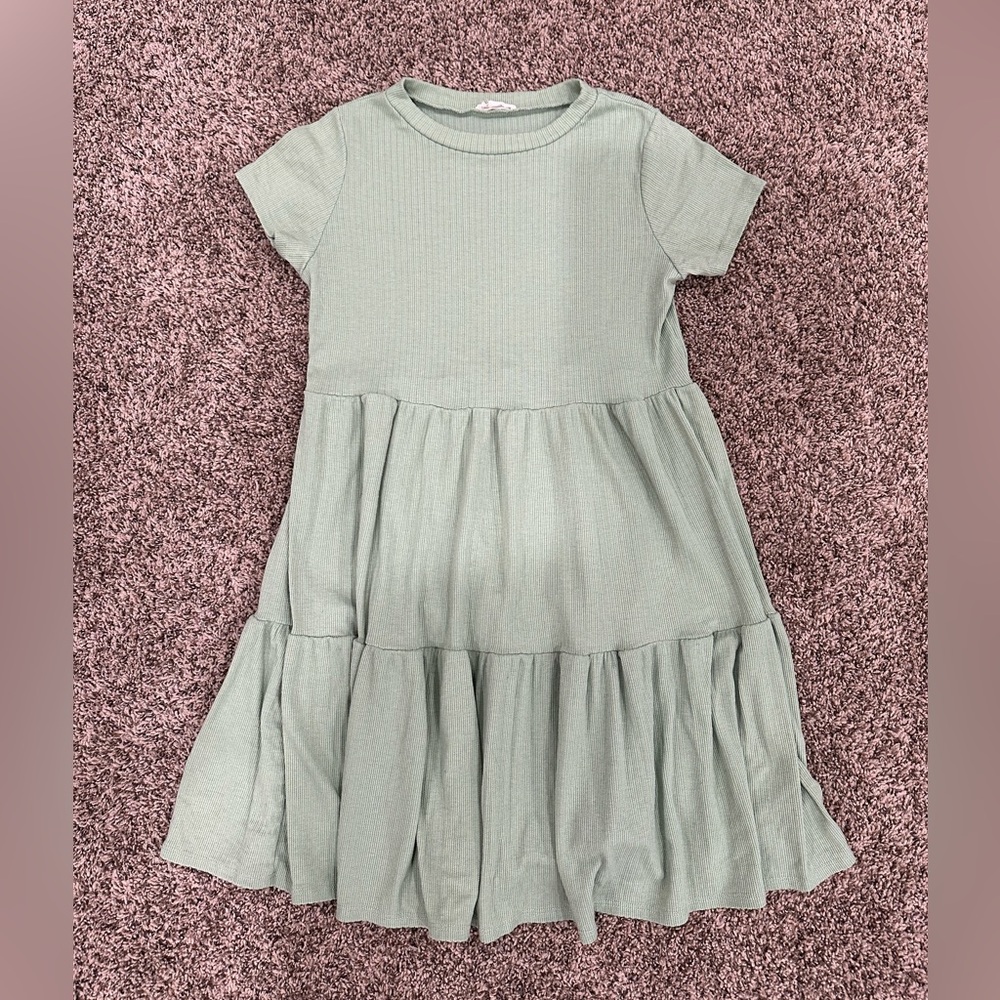 Ribbed tiered light green dress